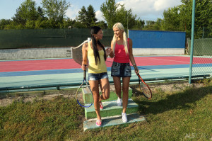 Kiera R, Lola in Sporty-Love