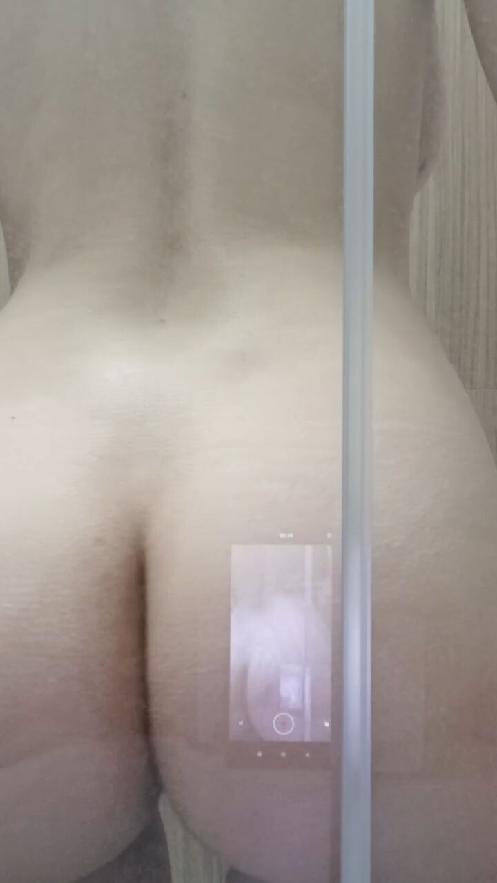 Sexy Naked Ukrainian in the Shower Slomo